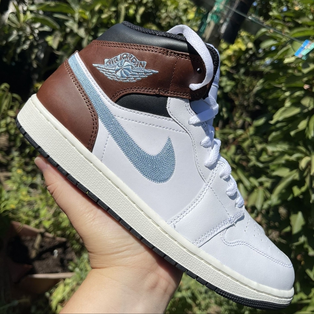 AIR JORDAN 1 MID SE "EMBROIDERED SWOOSH" MEN US SIZE 11 NEW IN BOX